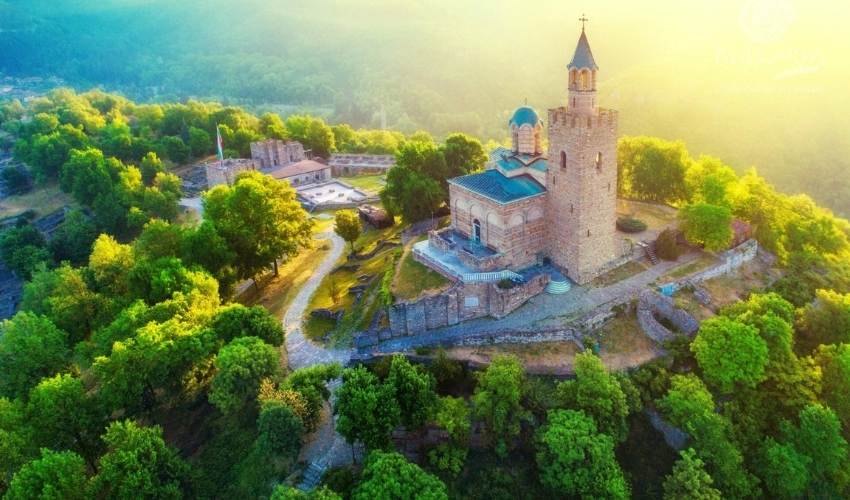 Excursie 3 zile în Bulgaria ➤ Sofia • Veliko Tarnovo • Loveci • Peștera Devetashka